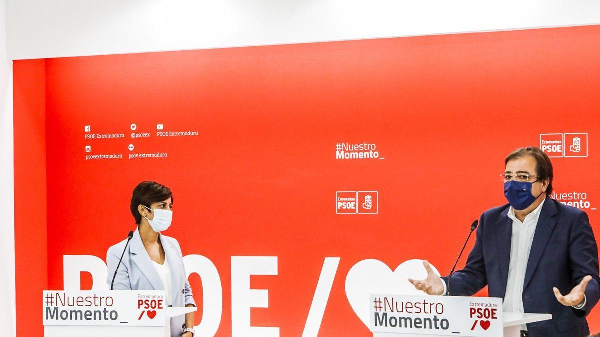 Fernández Vara con la ministra de Política Territorial, en Mérida.