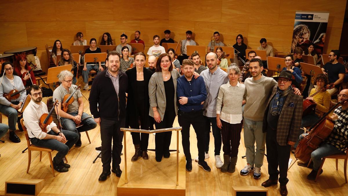 Los responsables del Concierto de Año Nuevo con la Sinfónica Ciudad de Zaragoza, en la sala Luis Galve del Auditorio de Zaragoza.
