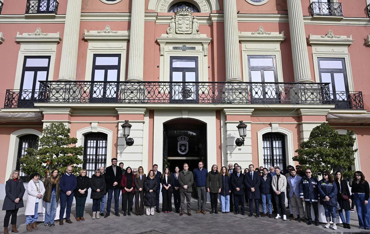 Minuto de silencio en el Ayuntamiento de Murcia