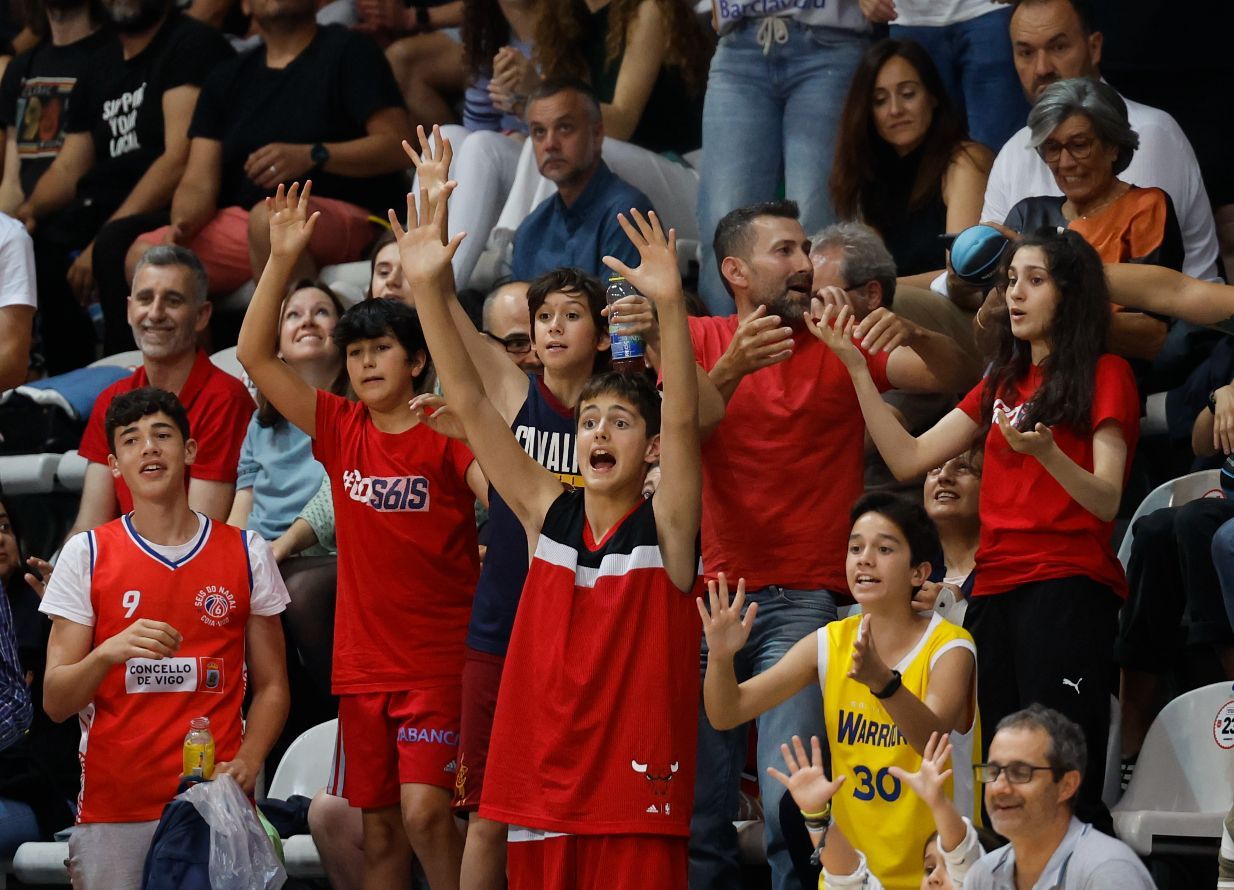 La seleccción femenina de básquet reina en Vigo