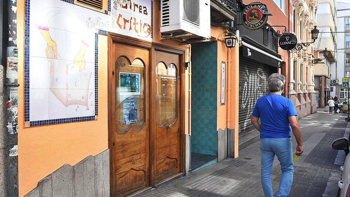 El local Área Crítica, cerrado en su sede en el Orzán.