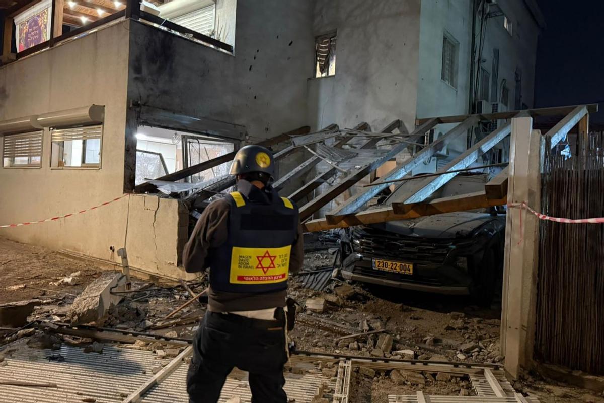 Dos morts a Tel Aviv després d'una andanada de míssils de l'Iran.