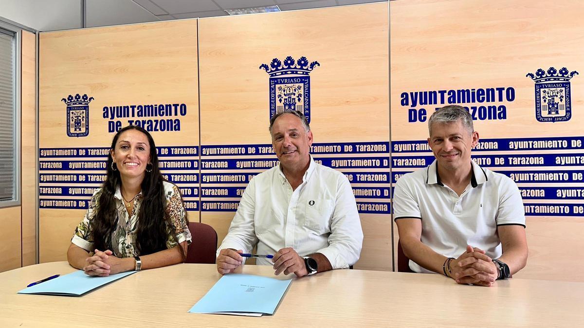 Firma del convenio del Ayuntamiento de Tarazonacon la Asociación de Comercio, Servicios e Industria de Tarazona (ACT).