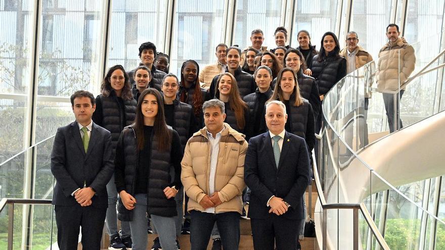 Las Guerreras se despiden en la Torre Iberdrola antes de poner rumbo al Campeonato del Mundo 2023