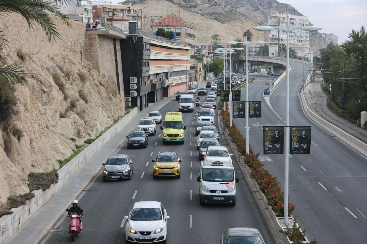 Atascos en el primer día de colegio en Alicante