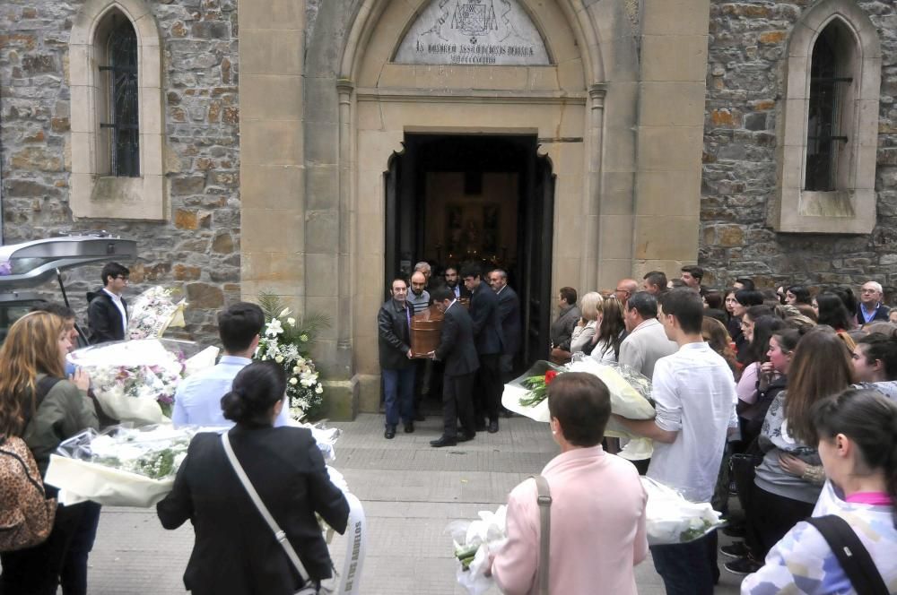 Funeral en Laviana por Marta Pérez, la joven de 17 años fallecida en accidente de tráfico.