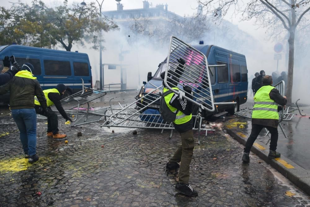 Enfrentamientos en el centro de París.