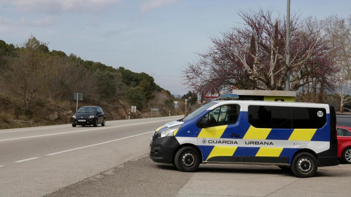 Un vehicle de la  Guàrdia Urbana en un dels punts on es posaran càmeres.