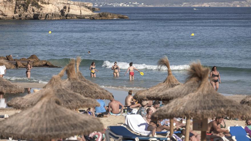 Palma abre la temporada de baño este sábado en las cinco playas del municipio con 41 socorristas