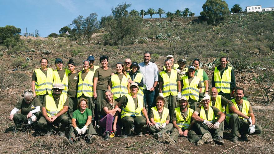 La ladera de San Roque sustituye las especies invasoras por las autóctonas