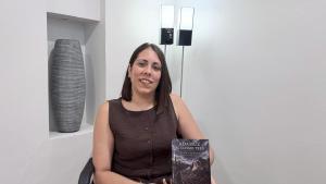 Elena Fragío mantiene una entrevista con EFE con motivo de la publicación de su libro Adamuz, el último tren (Editorial Niebla), un testimonio de resistencia y reconstrucción. EFE/Natalia Ríos. Añade vídeo