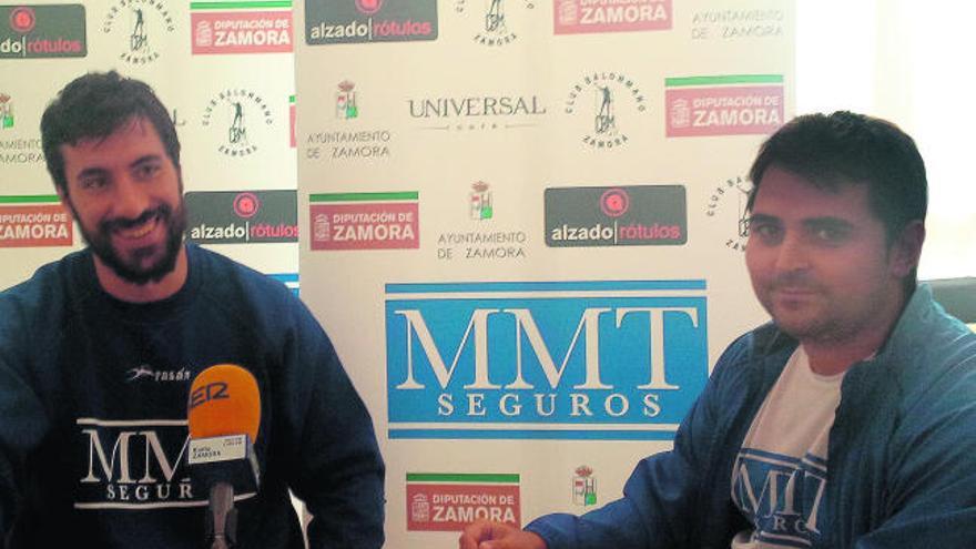 Jortos, capitán del MMT Seguros, y su entrenador, Eduardo García Valiente, ayer en rueda de prensa.