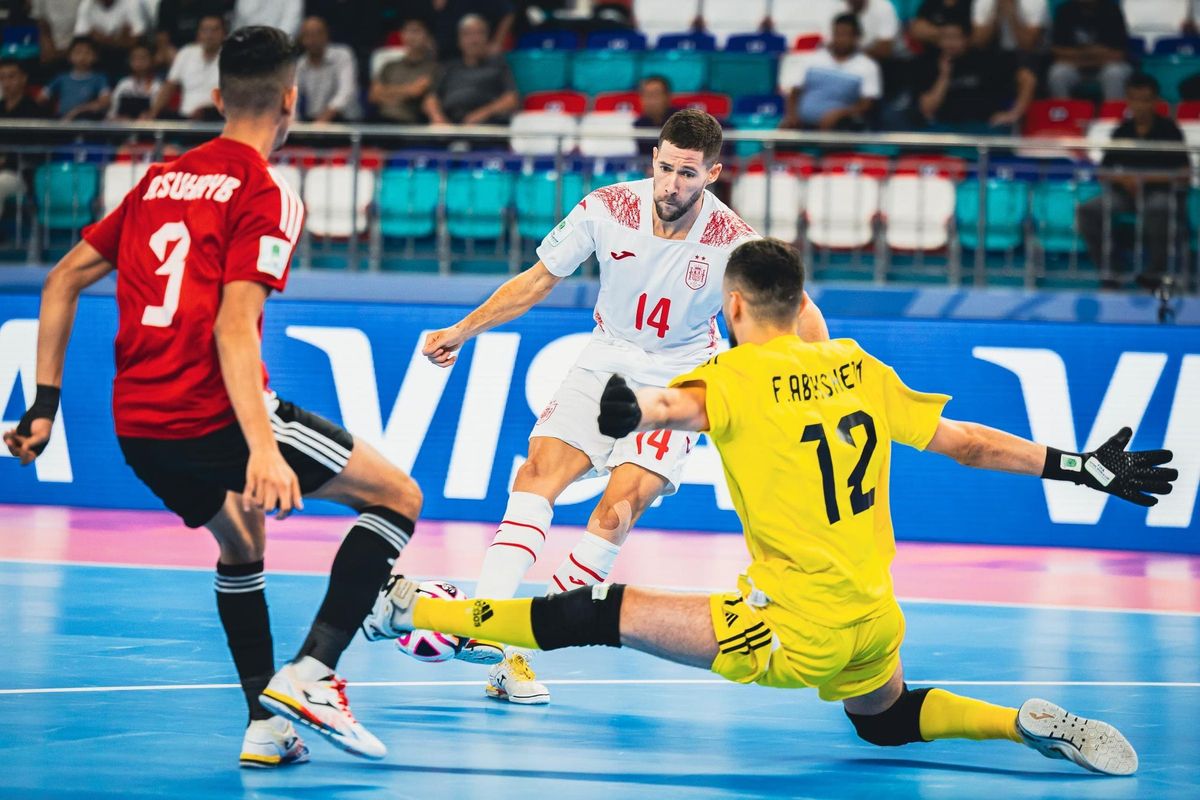 Acción del partido entre España y Libia en el Mundial de fútbol sala de Uzbekistán.