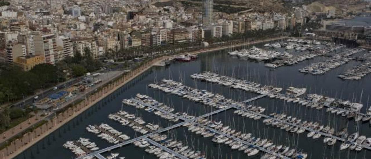 La estratégica situación de la ciudad de Alicante, junto con su fachada marítima, sirve de reclamo para las empresas