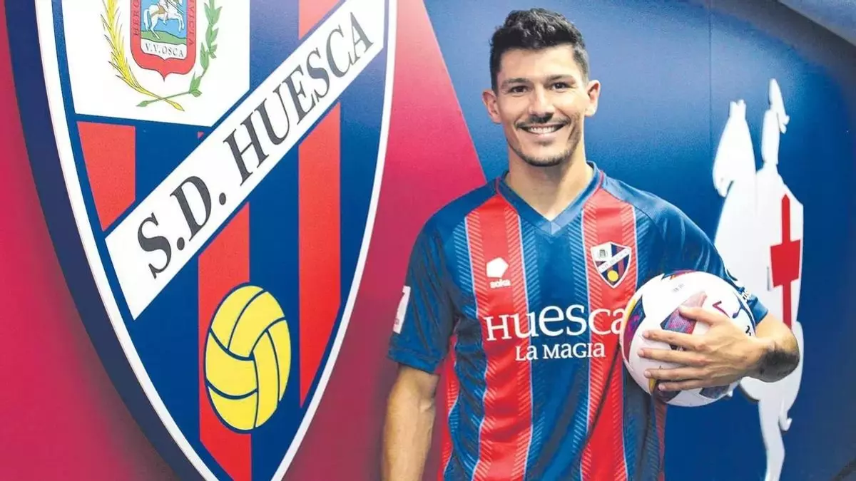 El Deportivo ata al exjugador del Córdoba CF Miguel Loureiro hasta 2028