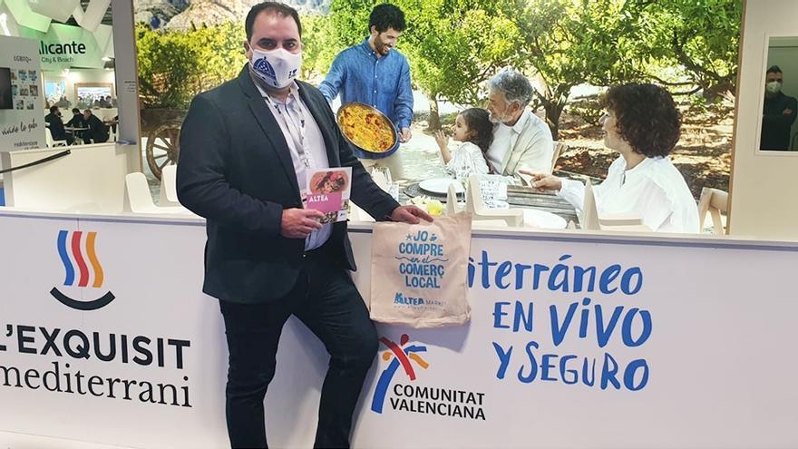 El concejal de Comercio, Miguel de la Hoz, durante la presentación de la oferta gastronómica en FITUR