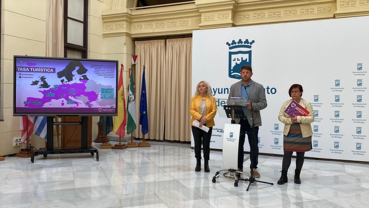 Los ediles de Unidas Podemos en el Ayuntamiento de Málaga: RemediosRamos (IU), y Nico Sguiglia y Paqui Macías (Podemos).