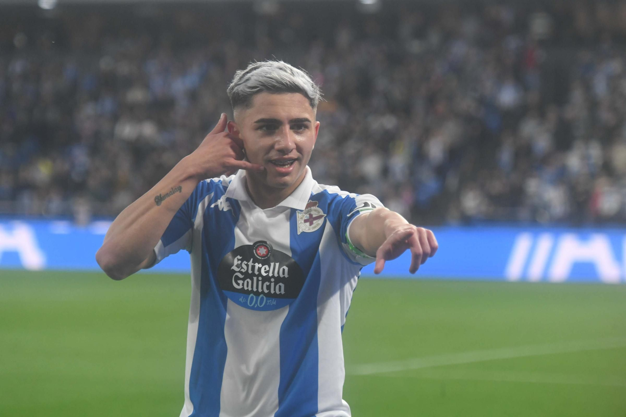 El Deportivo doblega al Almería en Riazor (3-1)