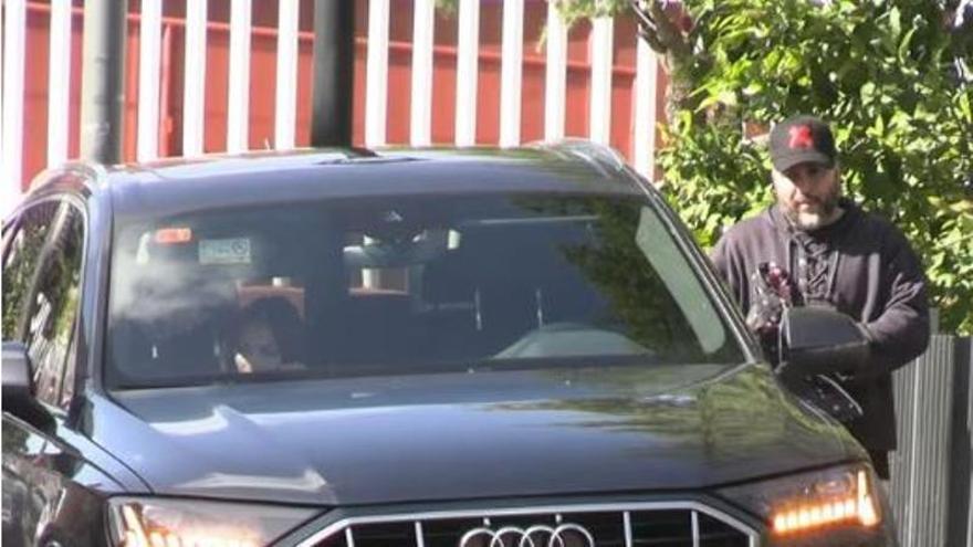 El inesperado acercamiento entre Kiko Rivera e Irene Rosales que deja sin palabras a su nueva novia: la joven acaba sola e incómoda en coche del DJ