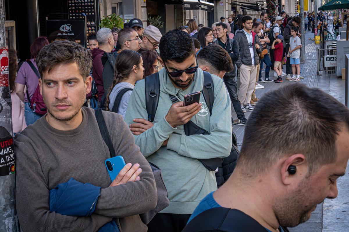 Demoras de hasta dos horas para salir de Barcelona en tren y buses