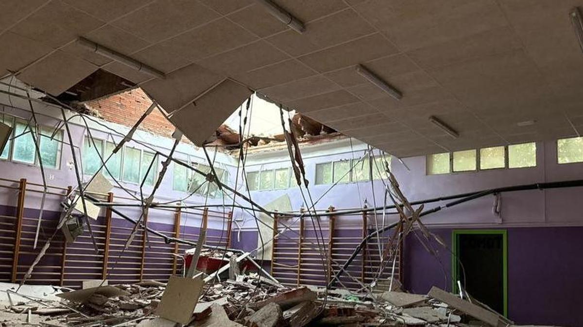 Part del sostre del gimnàs de l'escola Salvador Dalí de Figueres es va esfondrar al juliol.