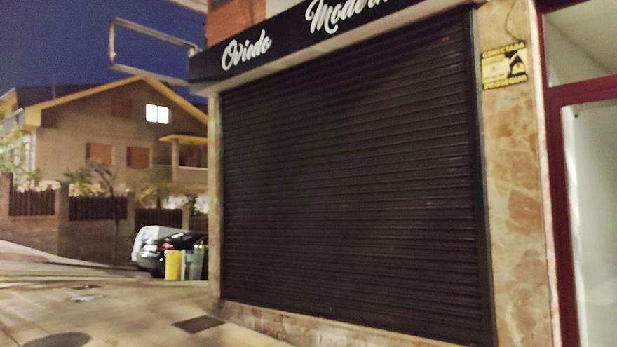Buscan a un ladrón que se llevó 240 euros de una peluquería de Oviedo