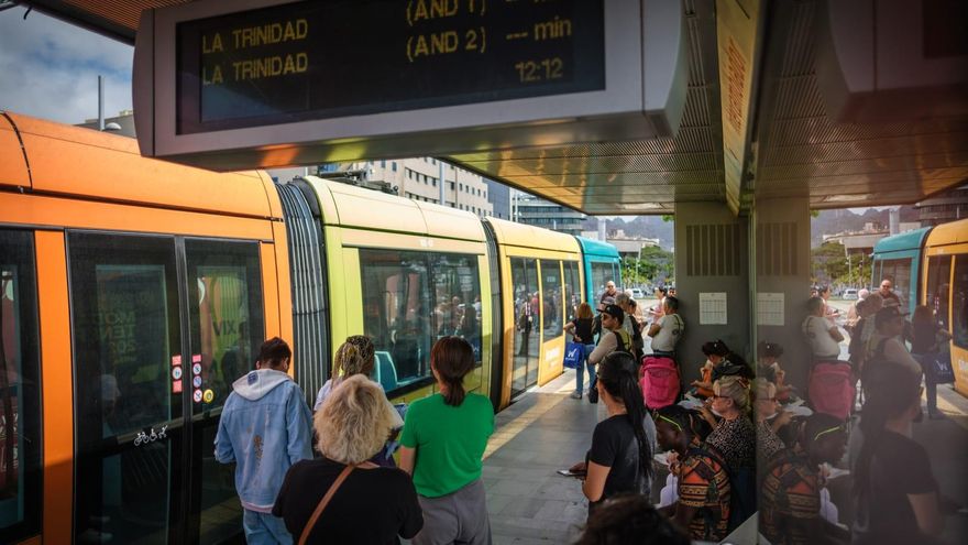 Voltage Surge Causes Injuries to Tram Worker and Delays Service for an Hour