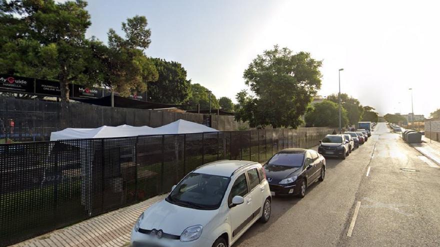 El incendio de un aparcamiento en Marbella no deja heridos pero sí 14 coches calcinados