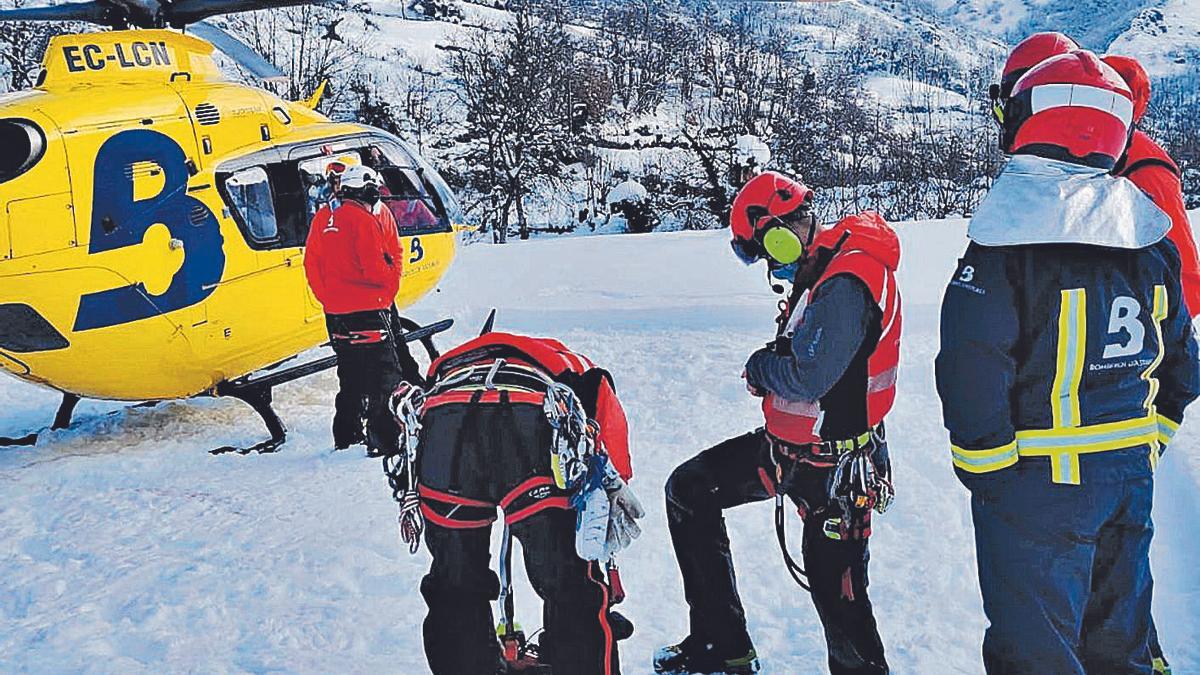 Personal de Bomberos del SEPA, tras regresar del rastreo.| SEPA