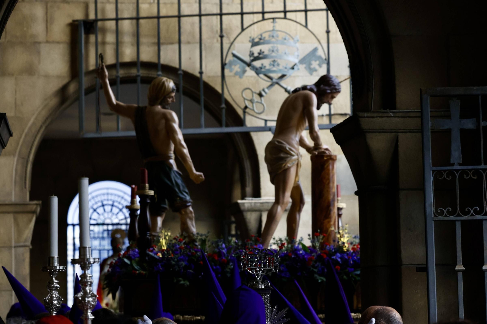 La lluvia frustra la procesión de las Lágrimas de San Pedro en Gijón