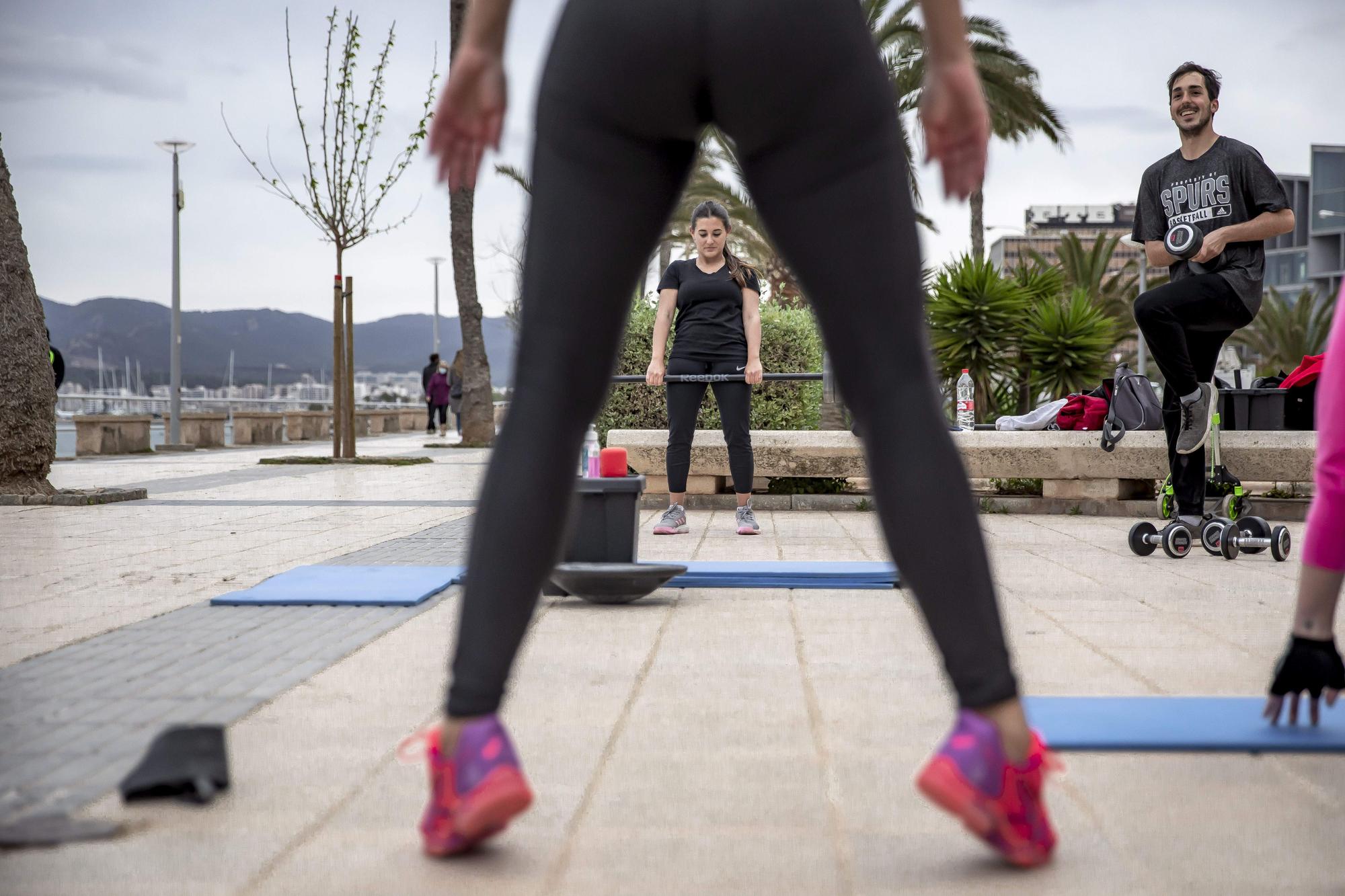 Gimnasia grupal al aire libre