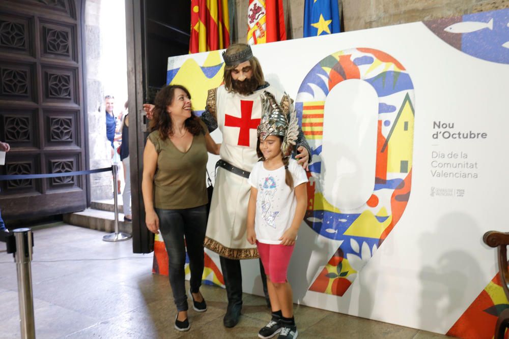 Puertas abiertas en el Palau de la Generalitat con motivo del 9 d'Octubre