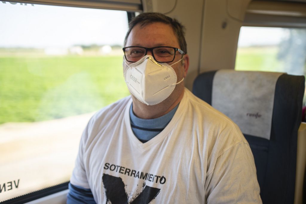 Los vecinos de las vías, celebran su primer viaje en el nuevo tren soterrado