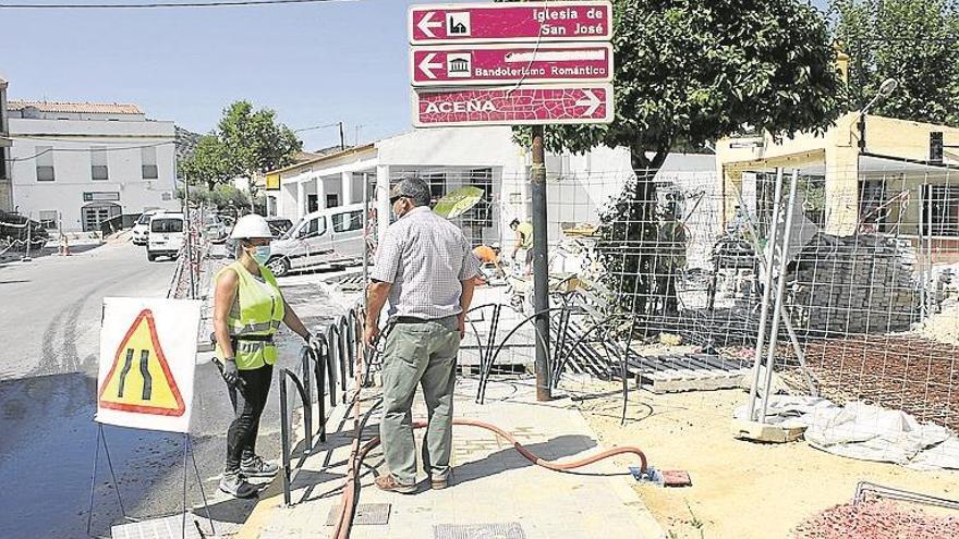 Mejoran los jardines del entorno del Genil en Jauja