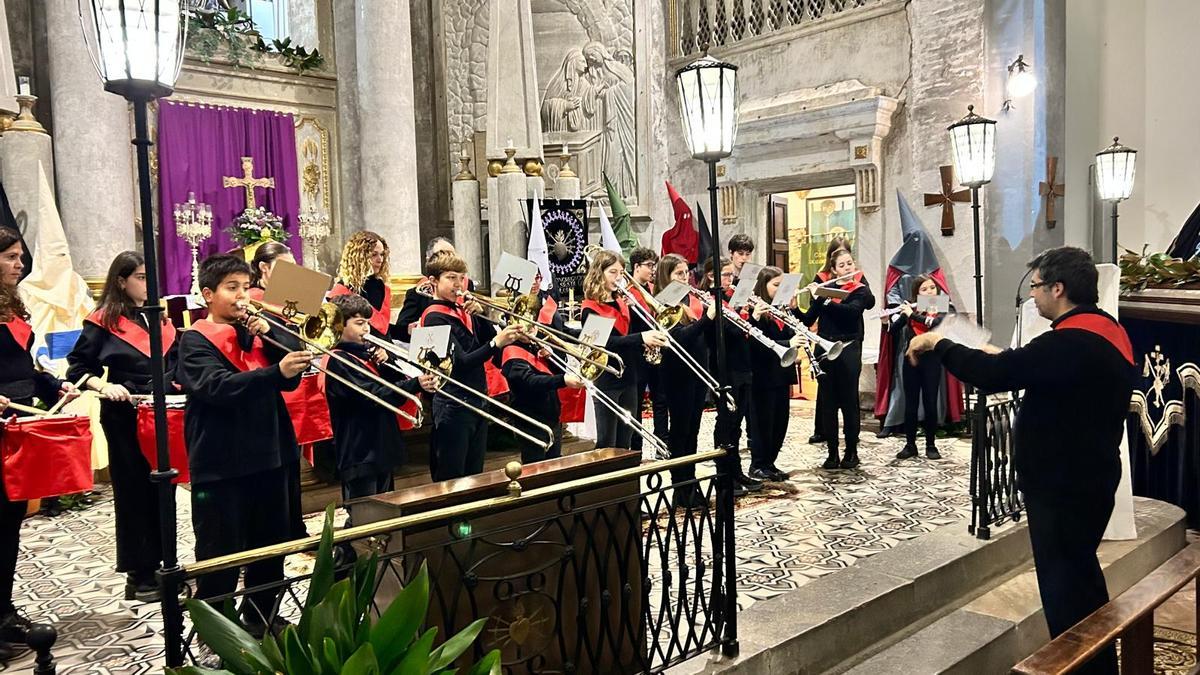 La banda es va presentar ahir en la inauguració de l'Exposanta.