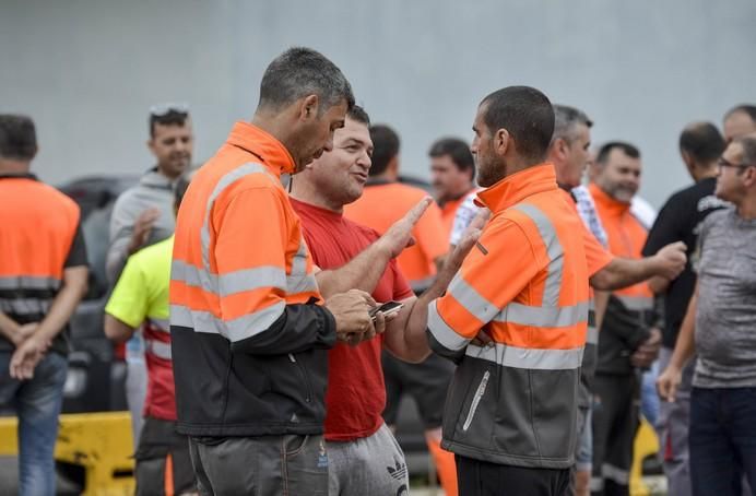 LAS PALMAS DE GRAN CANARIA A 14/06/2017. Asamblea de trabajadores de la Estiba en el Puerto de la Luz y Las Palmas. FOTO: J.PÉREZ CURBELO