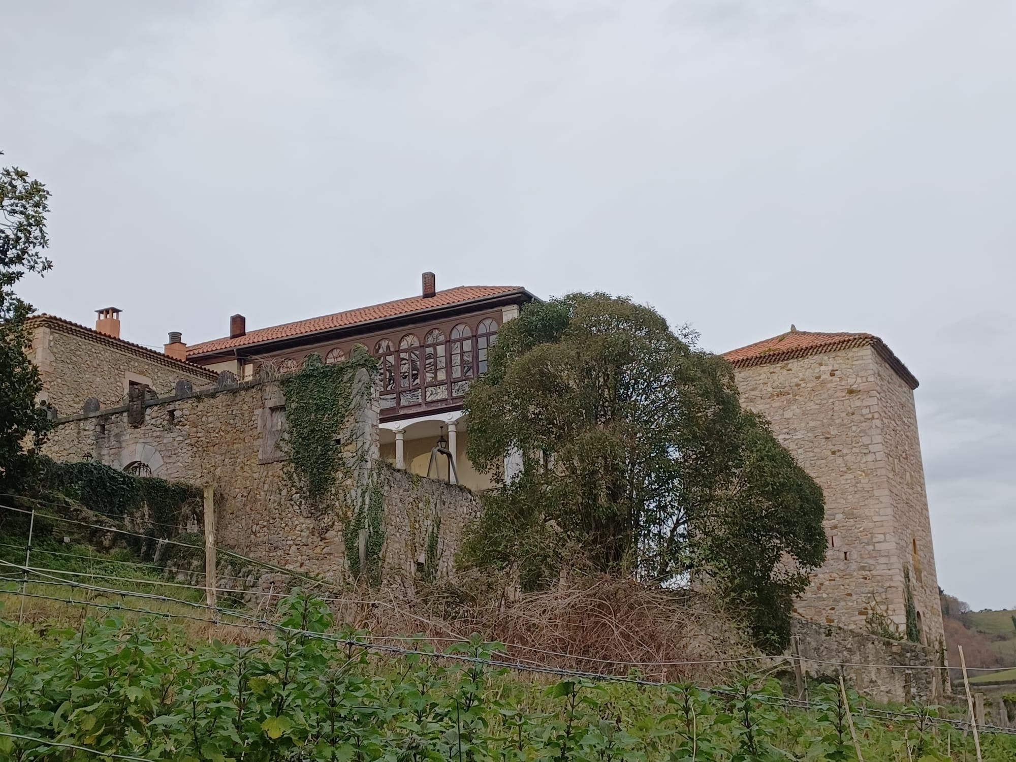 La Torre de Báscones está a la venta: así es el espectacular conjunto palaciego de Grado