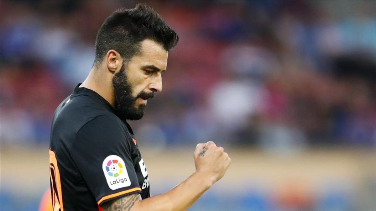 Negredo comenzó la pretemporada con el Valencia... Pero apunta a dejar el club