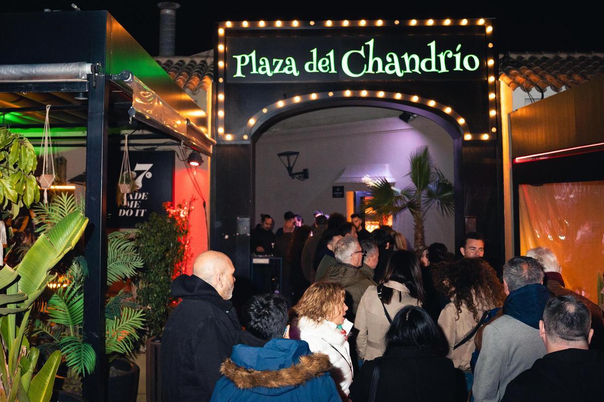 Plaza del Chandrío ya se ha convertido en uno de los puntos de encuentro de ocio más atractivos de Alicante gracias a una propuesta que lo reúne todo en un mismo punto.
