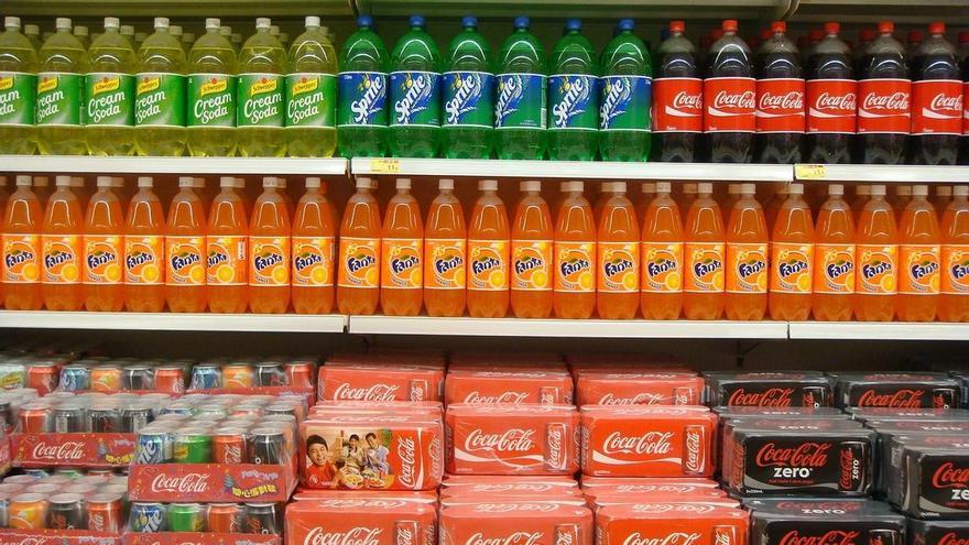 «Prendre un refresc em provocarà càncer?» 5 claus per entendre el veredicte de l’OMS sobre l’aspartam