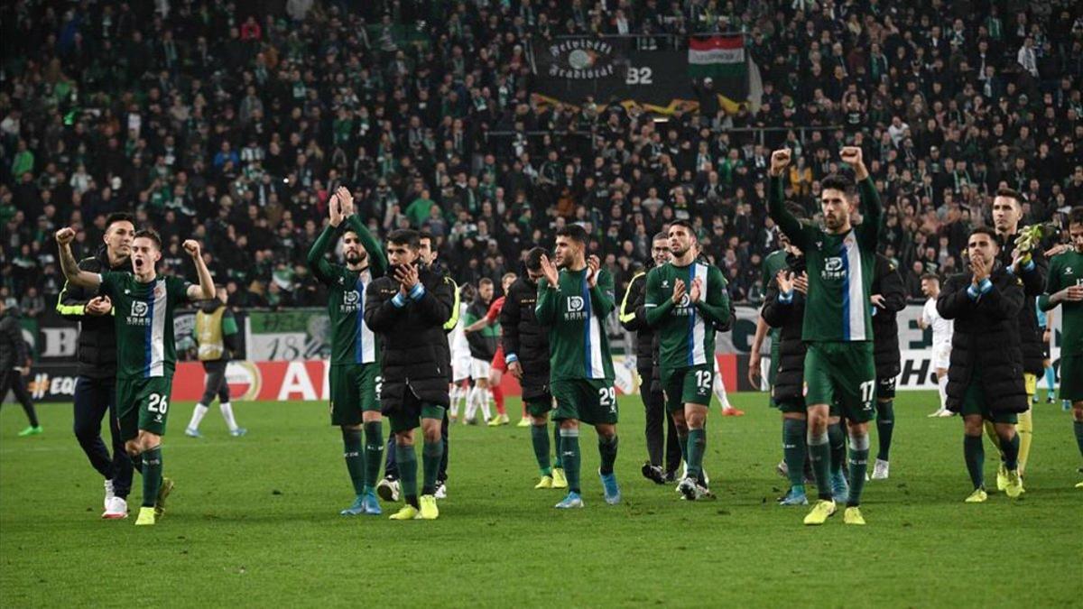 xortunoespanyol s players greet the audience during the e191128224122