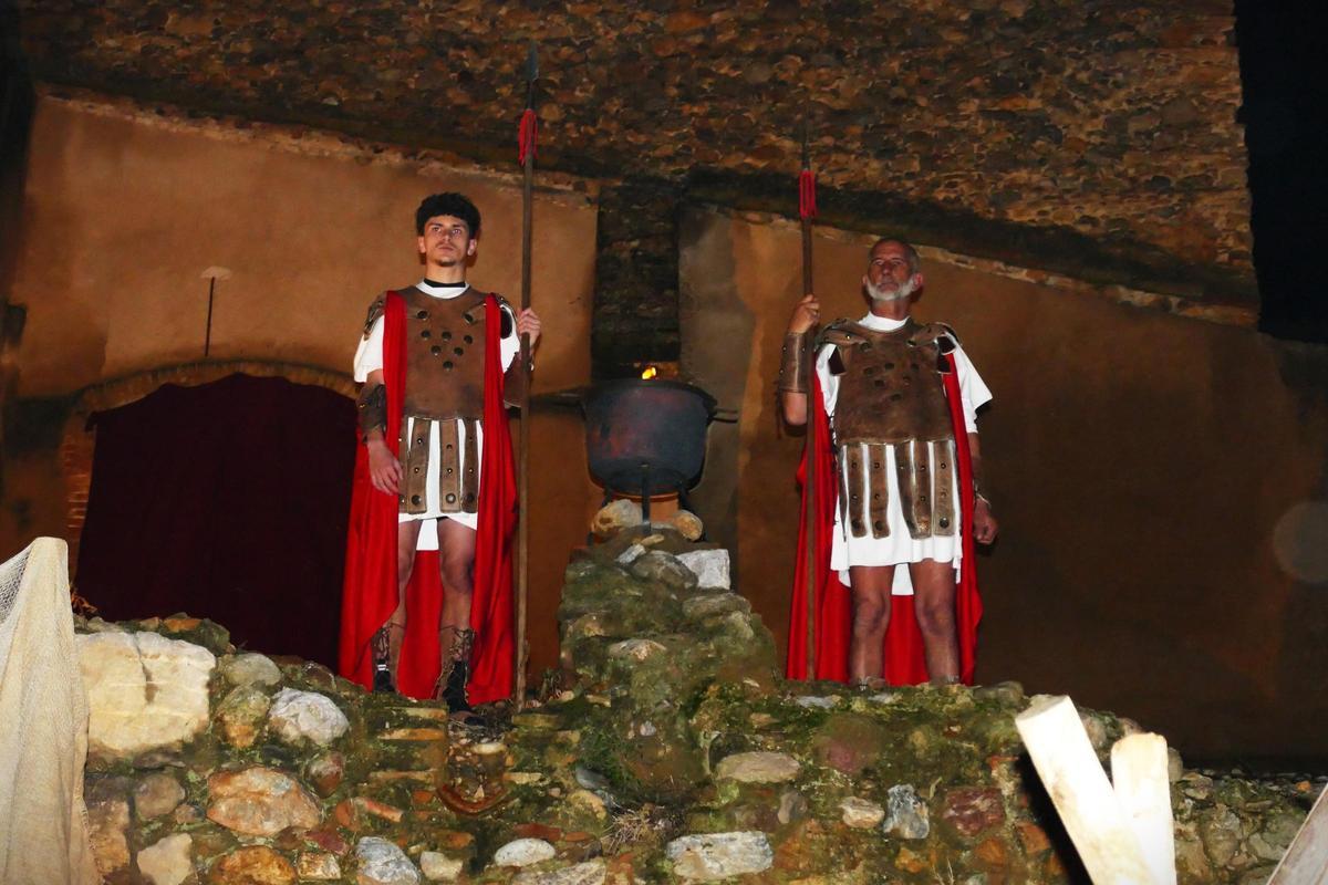 La 42a edició del Pessebre Vivent de Peralada manté viva la tradició recorrent el centre històric del poble