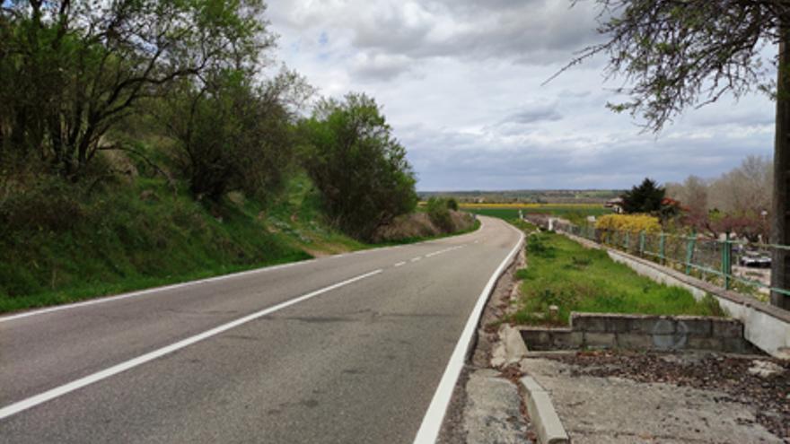 El Ayuntamiento de Zamora repinta las marcas viales de la carretera de Carrascal