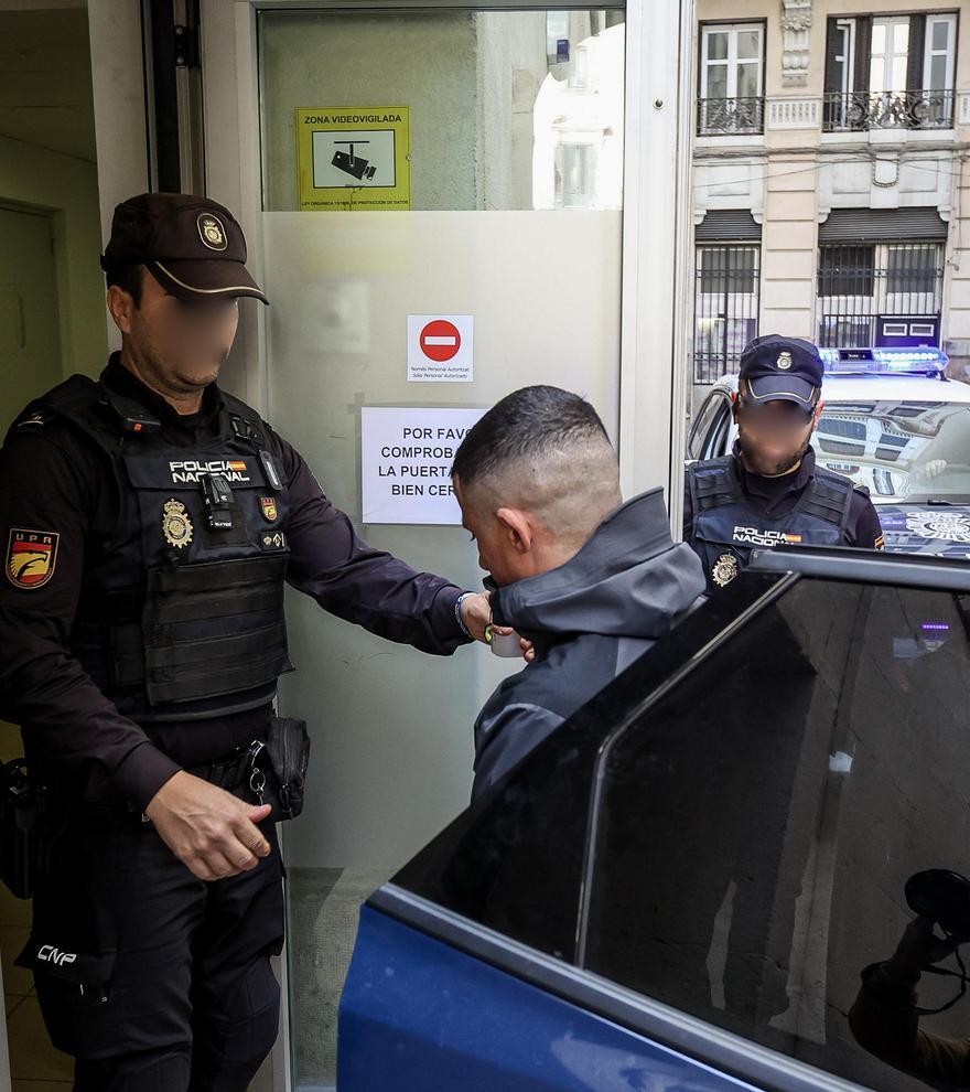 Cuatro años de cárcel para el patrón de una patera taxi rescatada en Alicante