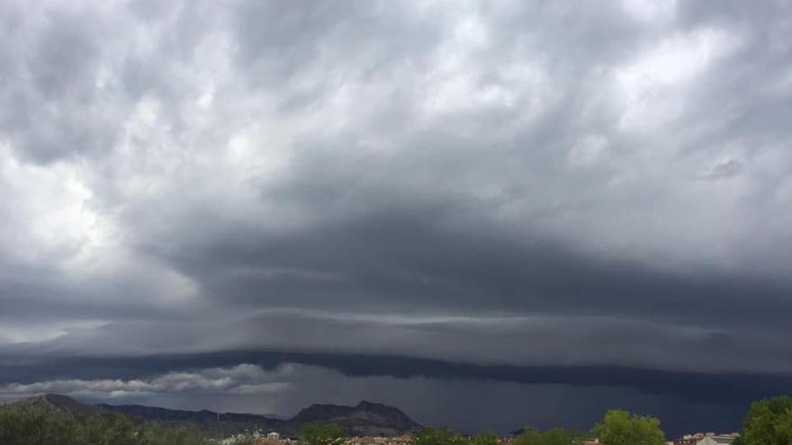 La nube cinturón captada en la tarde del miércoles por MeteoVinalopó.