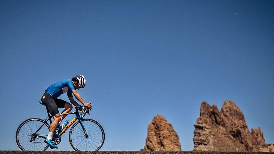 Cyclists call for an island velodrome to reduce risks on the road
