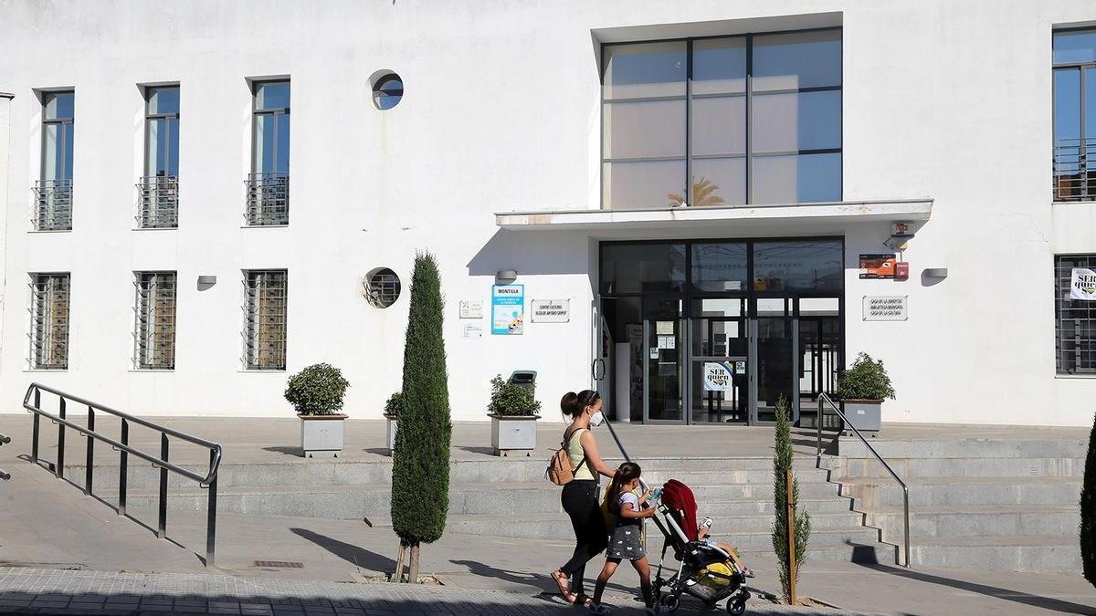 Fachada del Centro Cultural Alcalde Antonio Carpio de Montilla.
