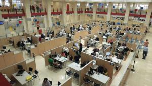 Pujada salarial dels funcionaris: què ofereix el Govern, a quants treballadors afecta i quan es cobraria