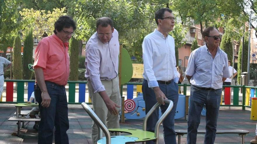 El alcalde, José Ballesta, durante la presentación del plan de mejora de los jardines.