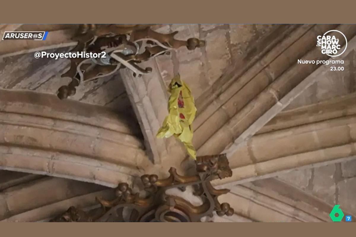 La imagen del Pikachu atascado en una iglesia de Toledo en el programa 'Aruser@s' de Alfonso Arús